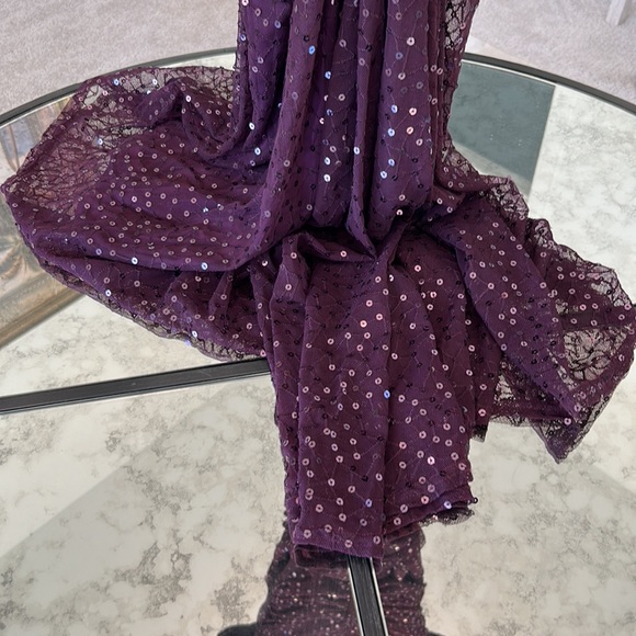 Magnificent Tadashi ruched  and sequins evening gown - Picture 11 of 16